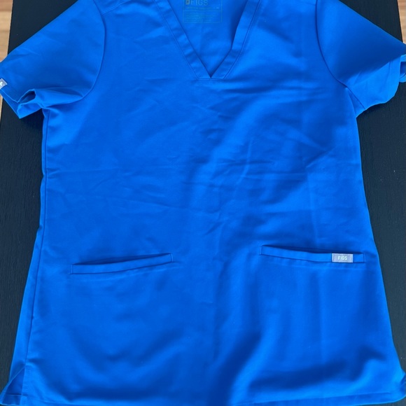 Figs Scrub Top Women's Size M‎ Blue V-Neck Short Sleeve Technical Collection - Picture 1 of 6